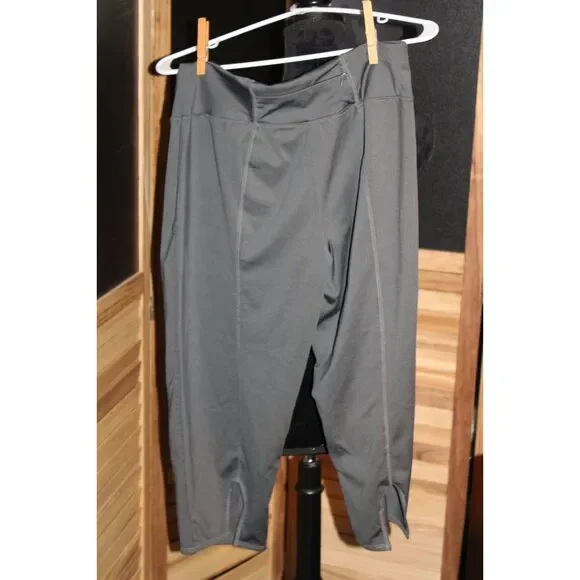 RUSSELL EXERCISE CAPRI PANTS LARGE - Picture 2 of 4